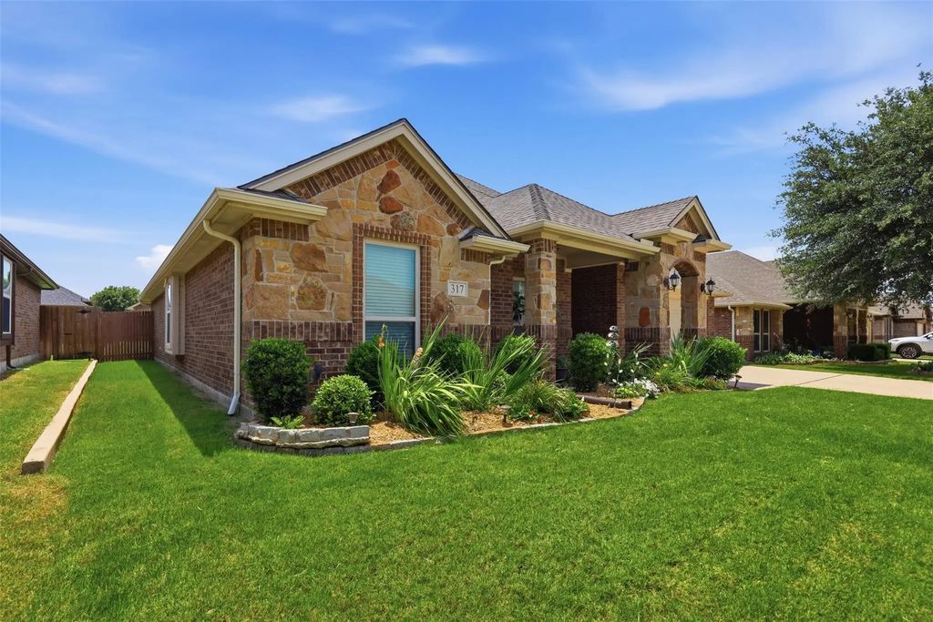 317 Delaware Street, Burleson