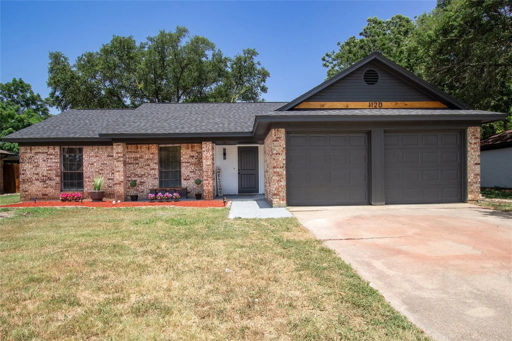 1120 S Timberline Drive, Benbrook