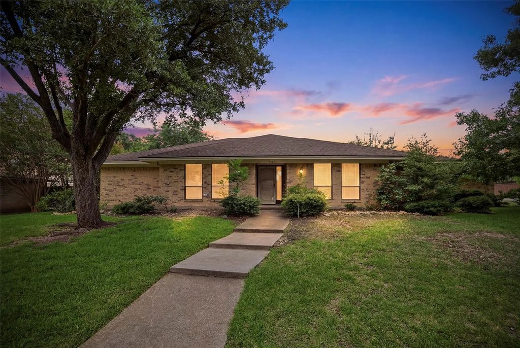 4537 Foxfire Way, Fort Worth