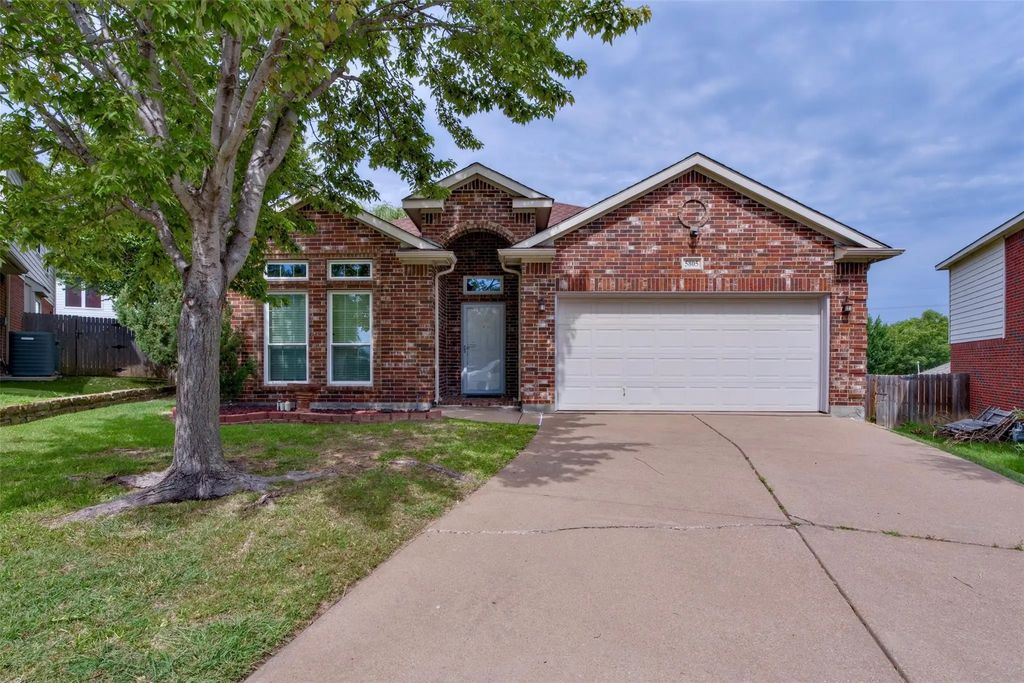 5805 Water Ridge Court, Fort Worth