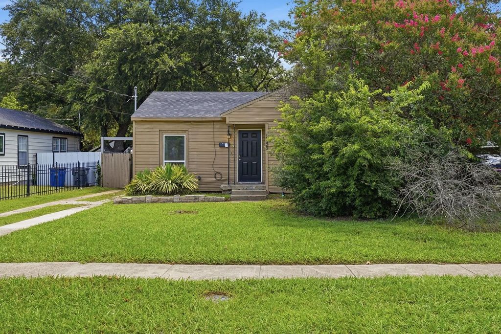 1450 Holcomb Road, Dallas