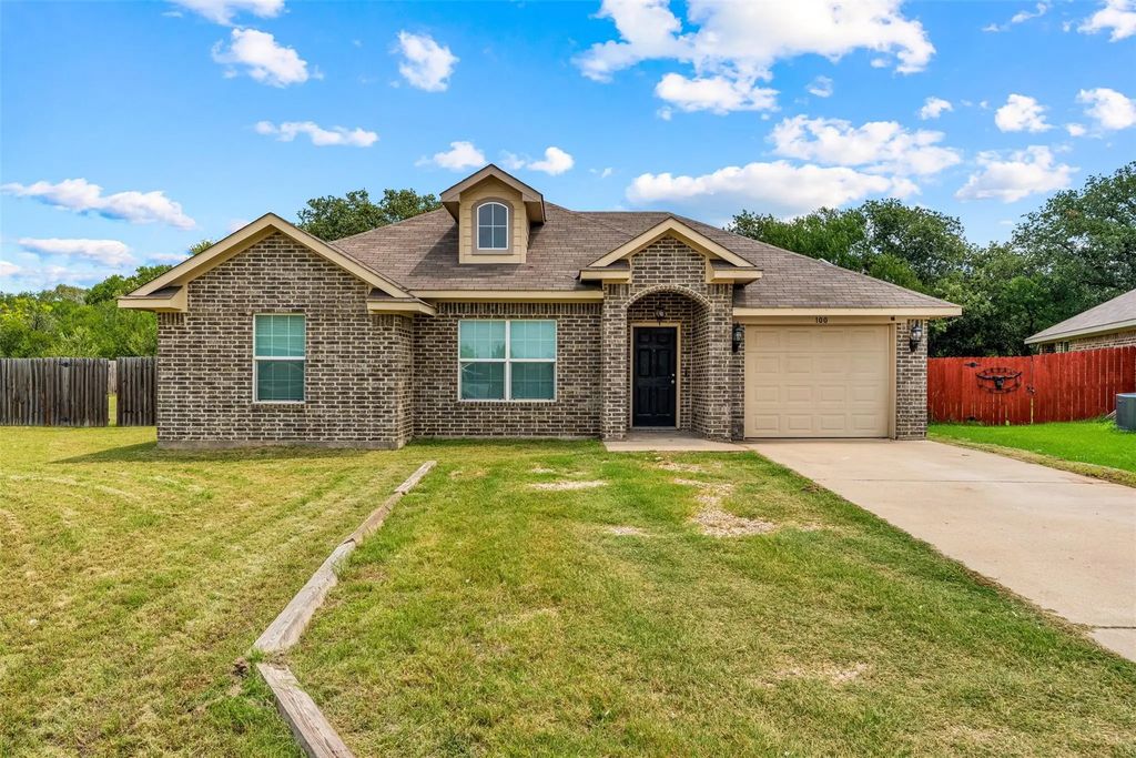100 Tomahawk Drive, Lacy Lakeview