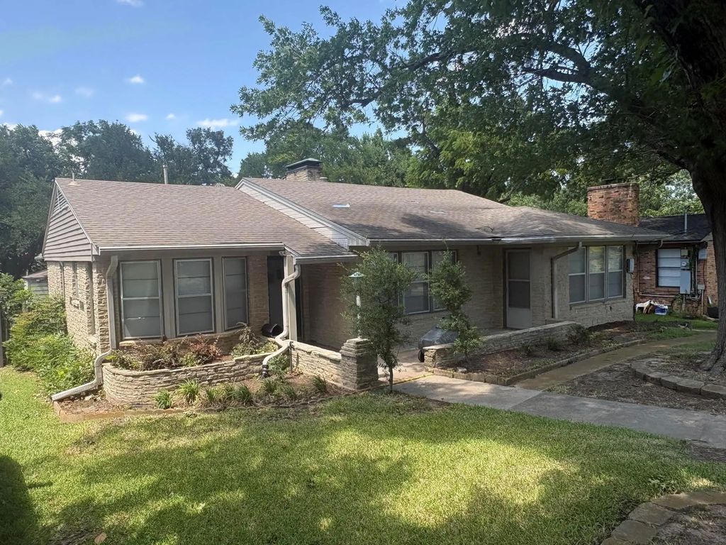 2207 Stevens Woods Lane, Dallas