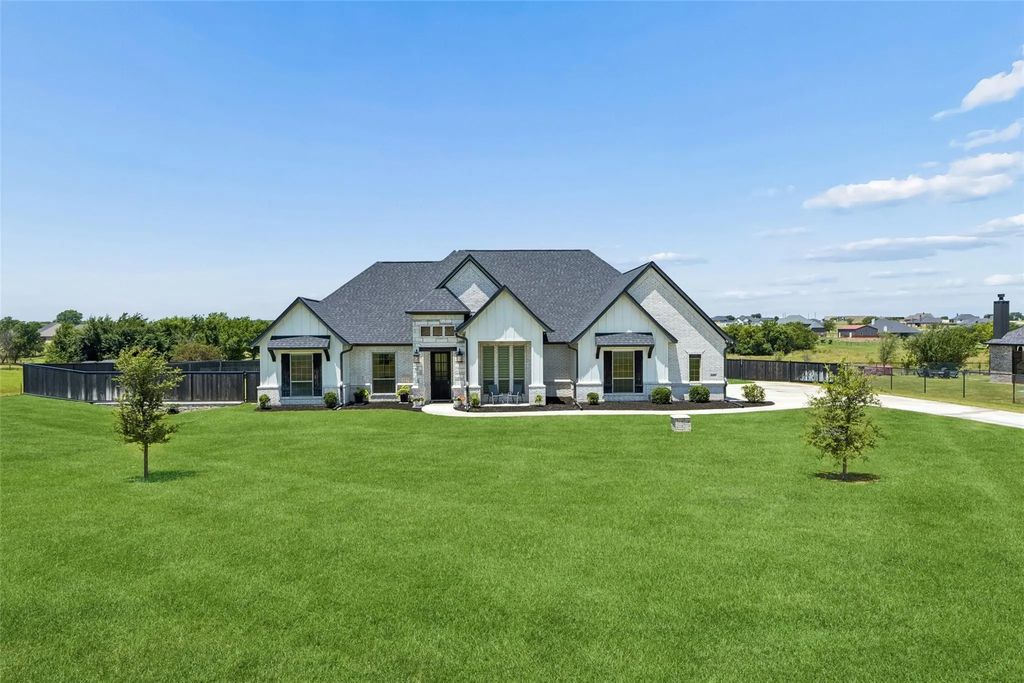 1107 Pioneer Crossing, Weatherford