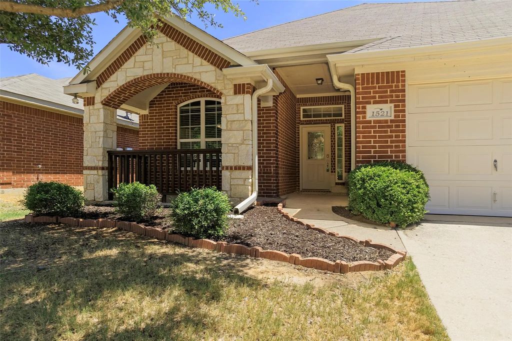 1521 Wickham Drive, Burleson
