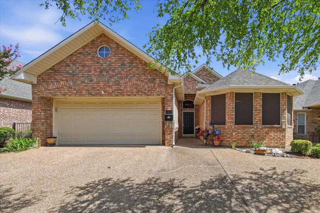 1609 Villa Court, Corinth