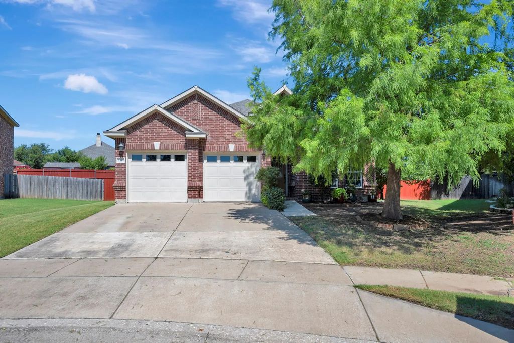 2225 Clairborne Drive, Fort Worth