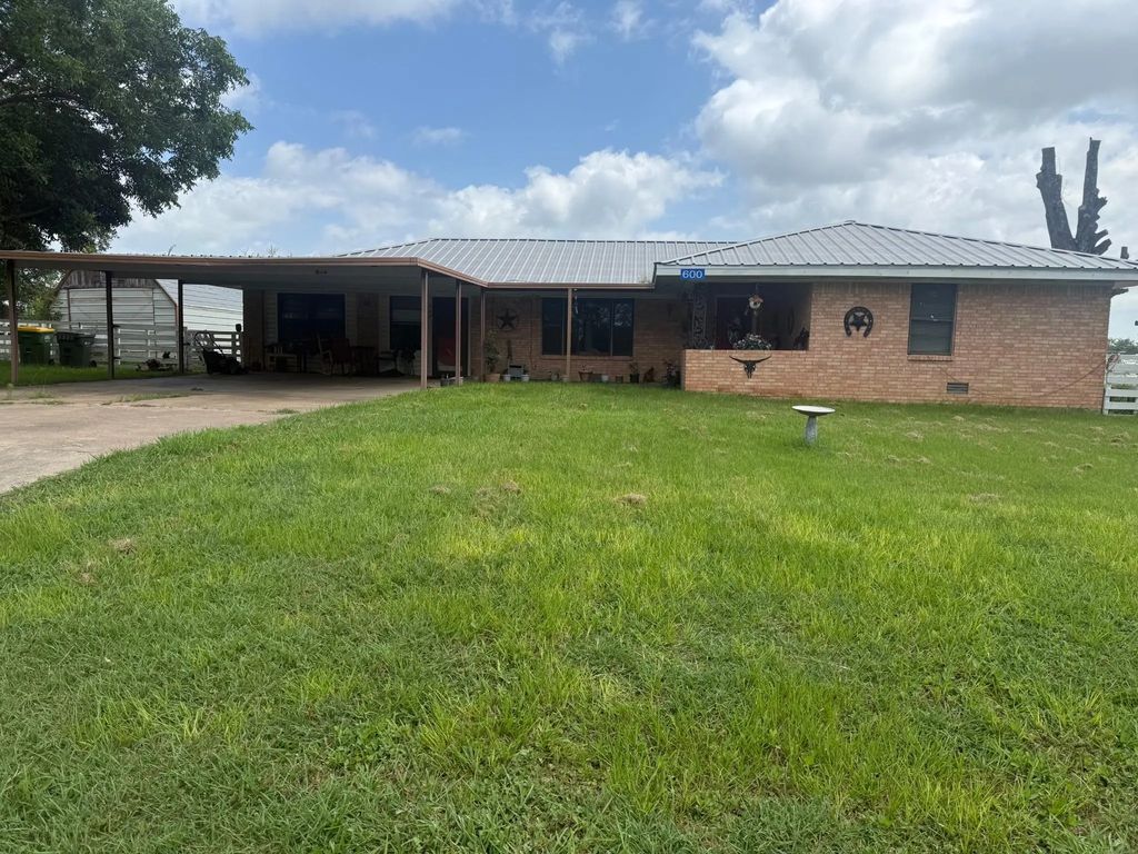 600 W Washington, Kosse