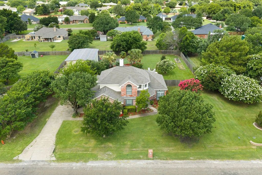 1110 Hampshire Drive, Waxahachie