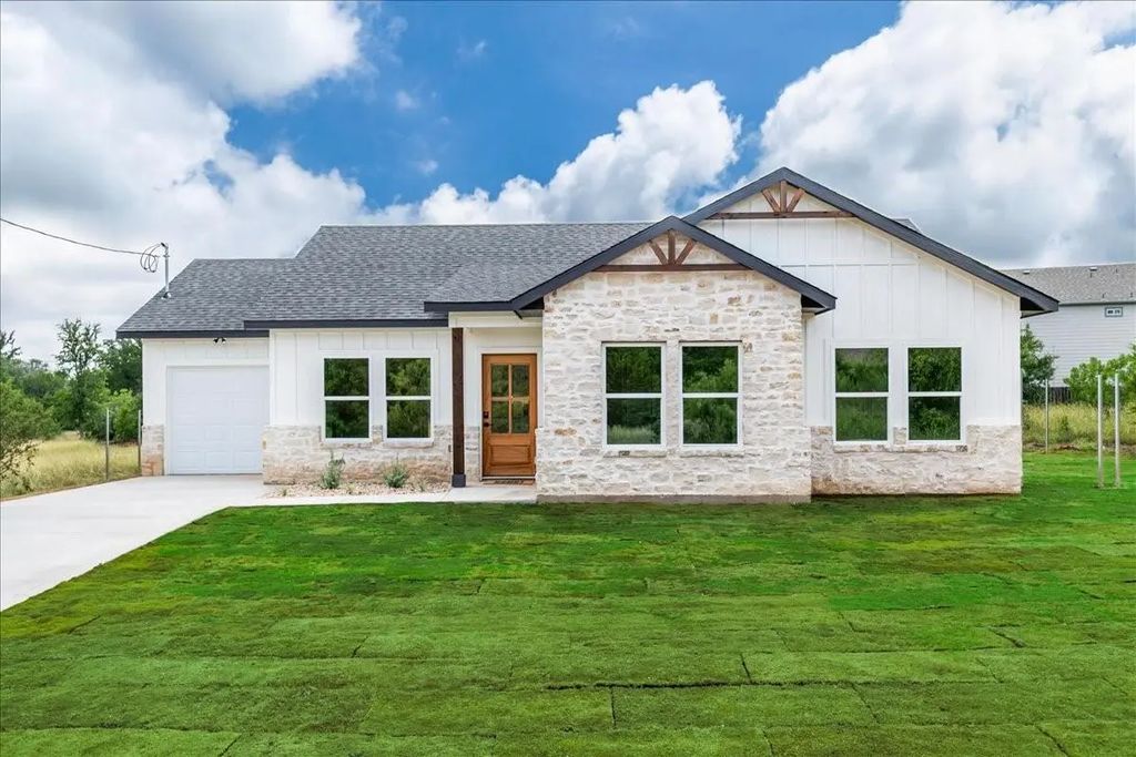 5652 Black Pine Circle, Granbury