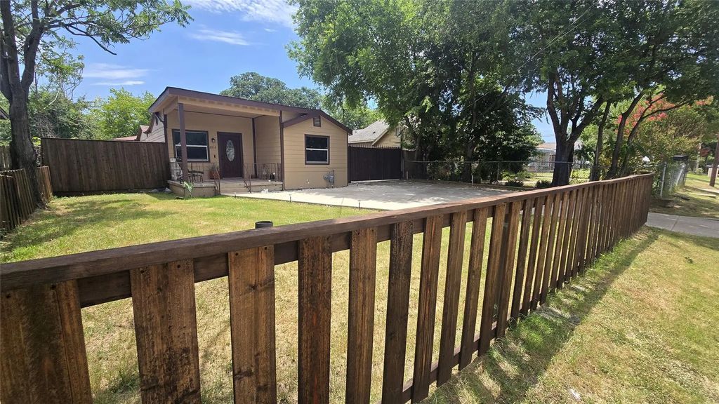 2212 Harris Lane, Haltom City