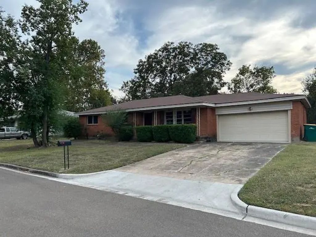 104 N Emberwood Drive, Robinson