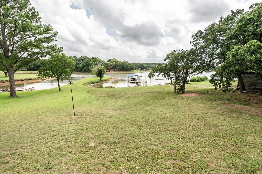 2255 Casino Road, Nocona