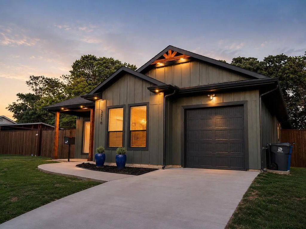 3210 Carpenter Avenue, Dallas