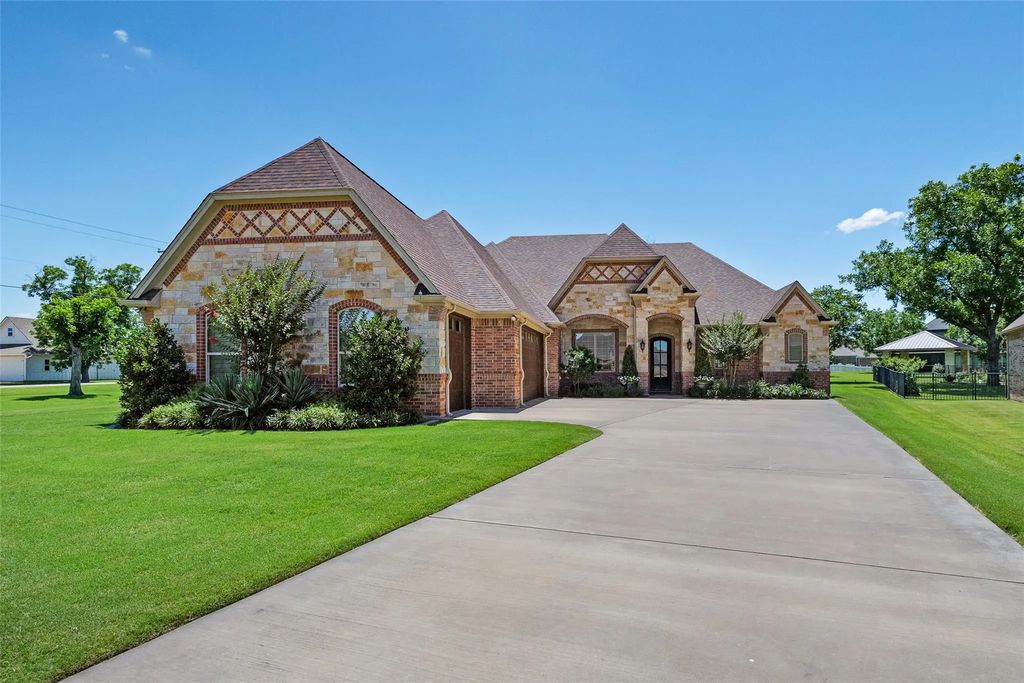 6100 Browning Court, Granbury