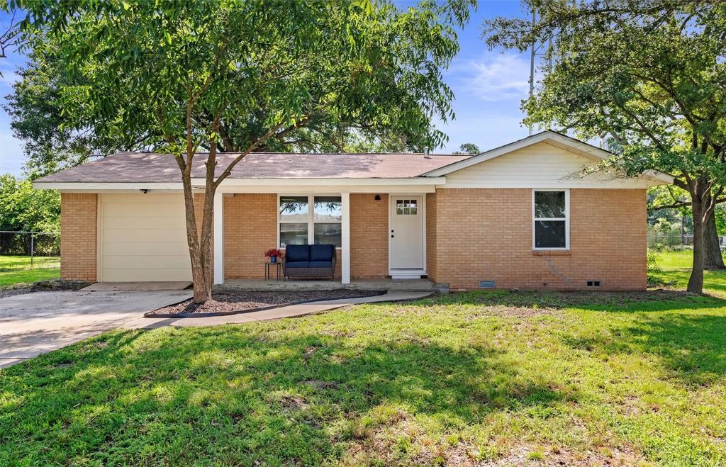 119 Tomie Street, Quitman
