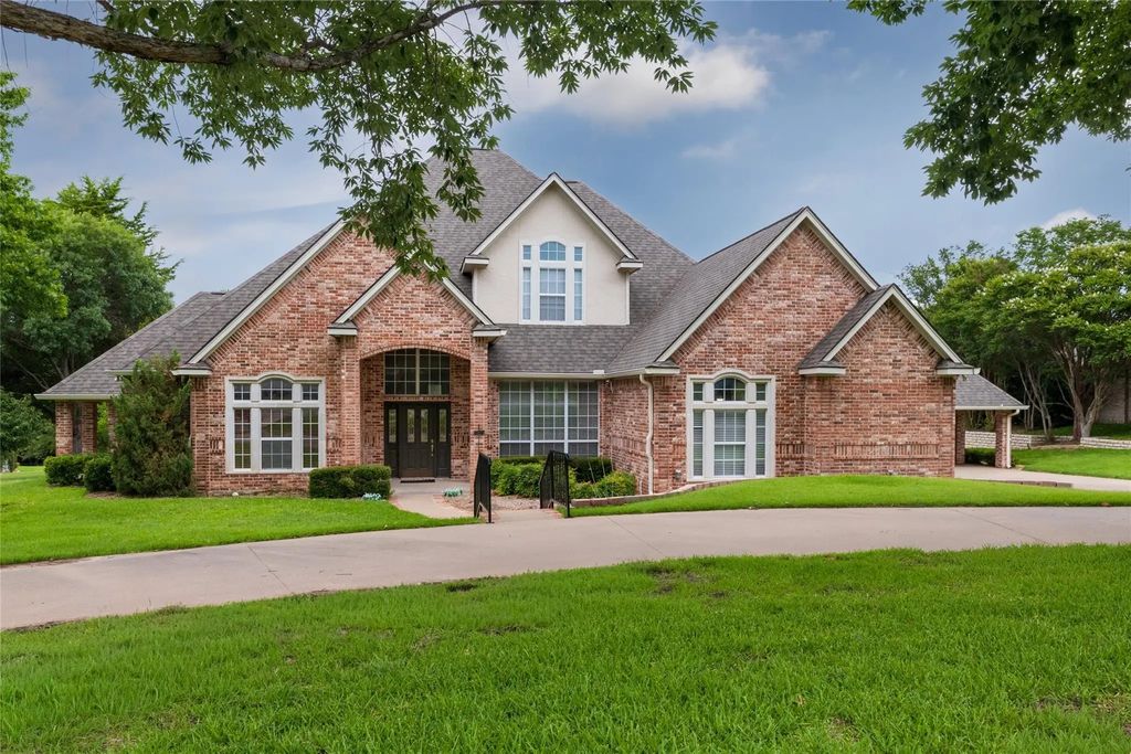 1917 Woodland Hills Lane, Weatherford