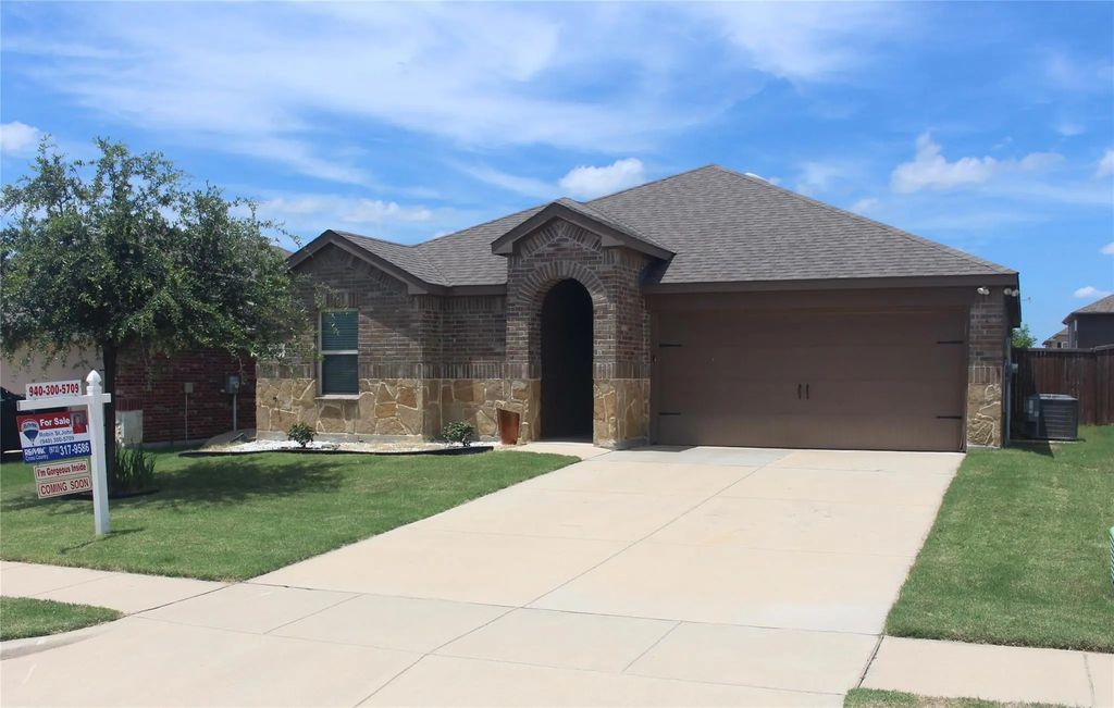 825 Alton Drive, Aubrey