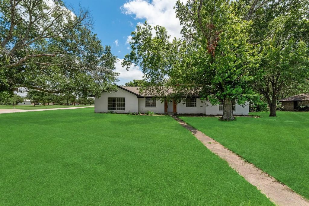 906 Mesquite Lane, Mexia