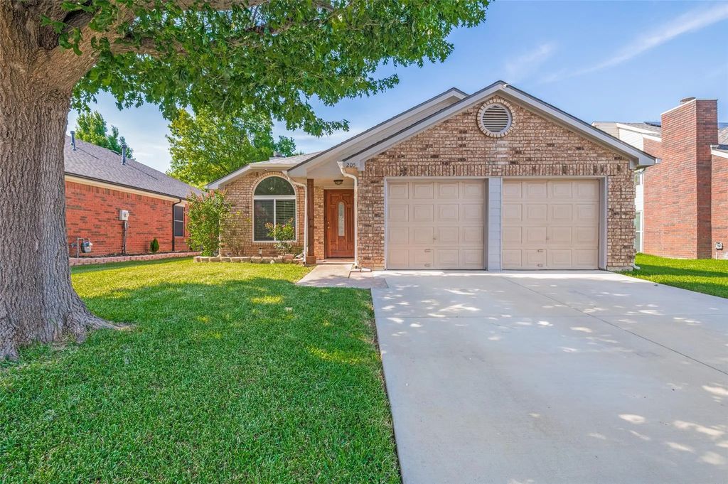 205 Weyland Drive, Grand Prairie
