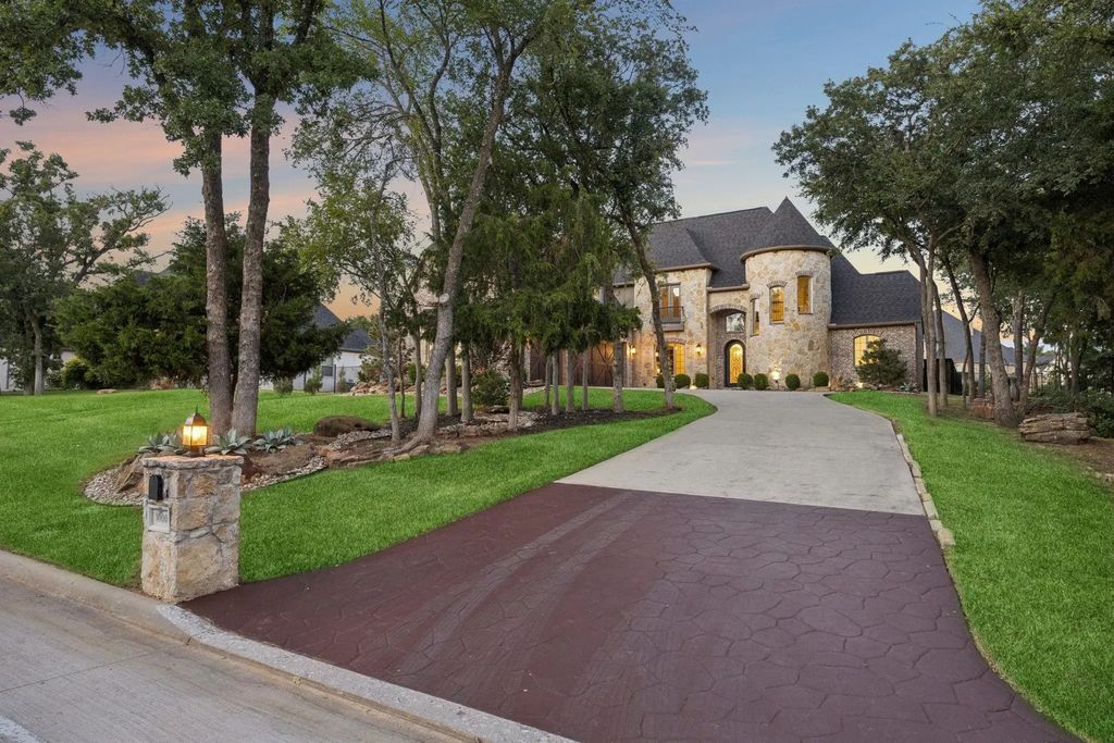 1000 Braewood Court, Oak Point