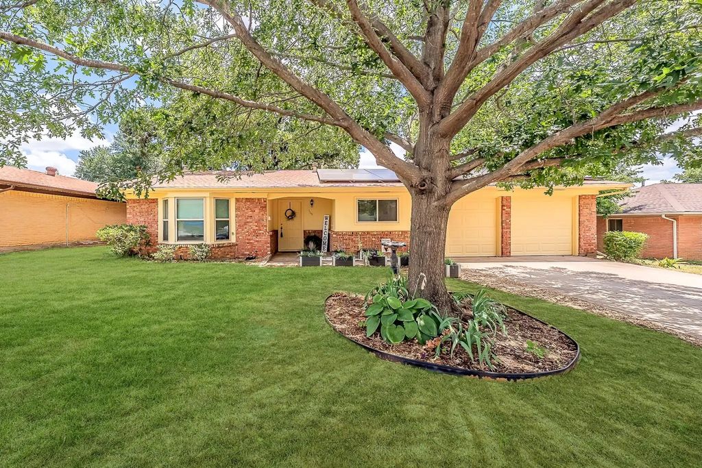 506 E Huitt Lane, Euless