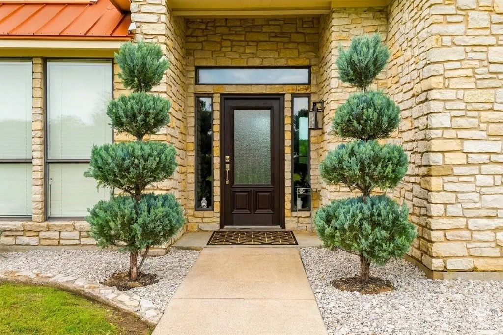 4895 Meadow Brze Court, Fort Worth