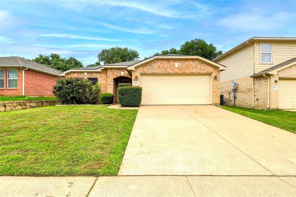 8017 Sartain Drive, Fort Worth