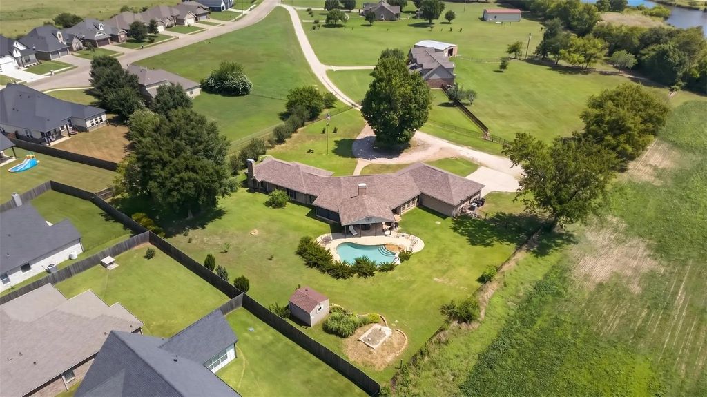 224 Private Road 6243, Canton