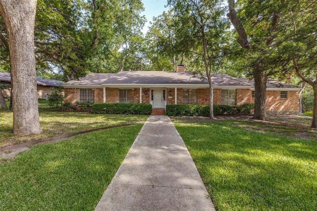 10812 Lochspring Drive, Dallas