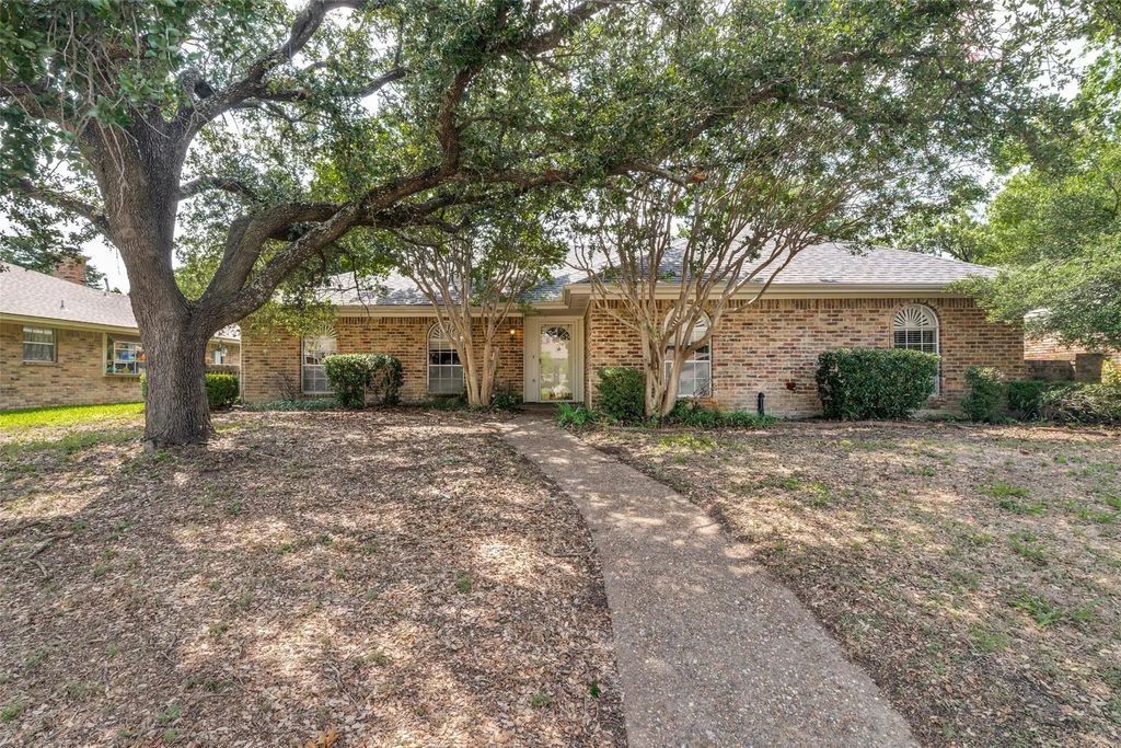 2404 Glen Forest Lane, Plano