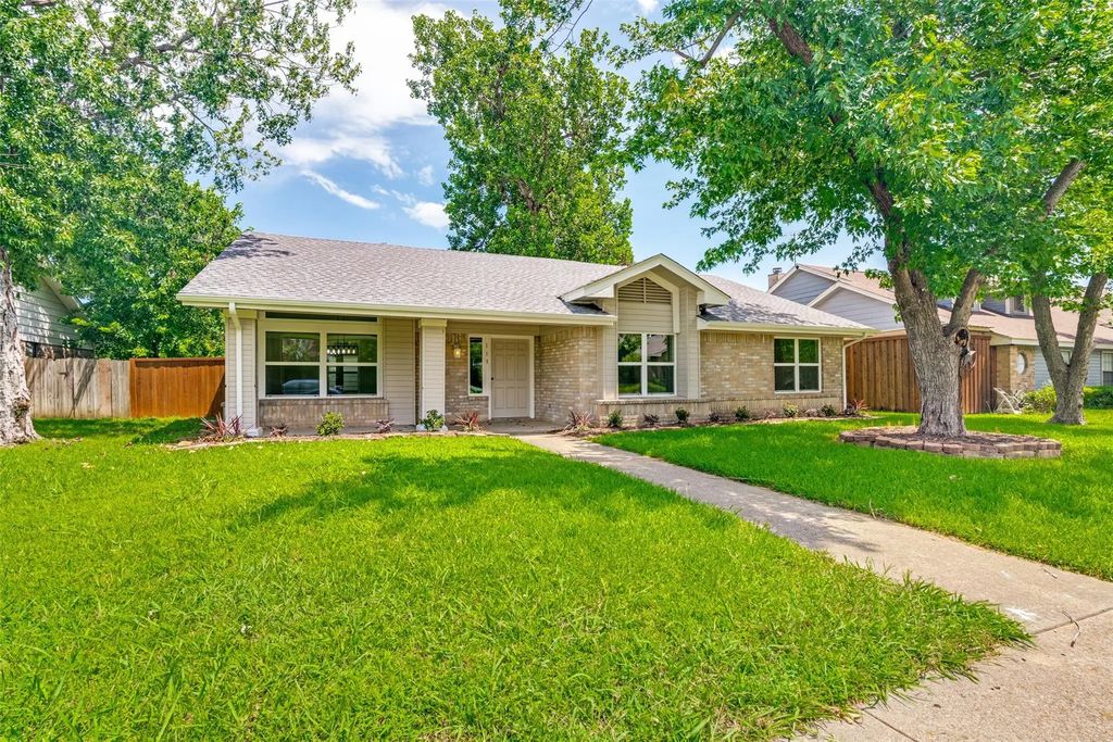 113 Country View Lane, Garland