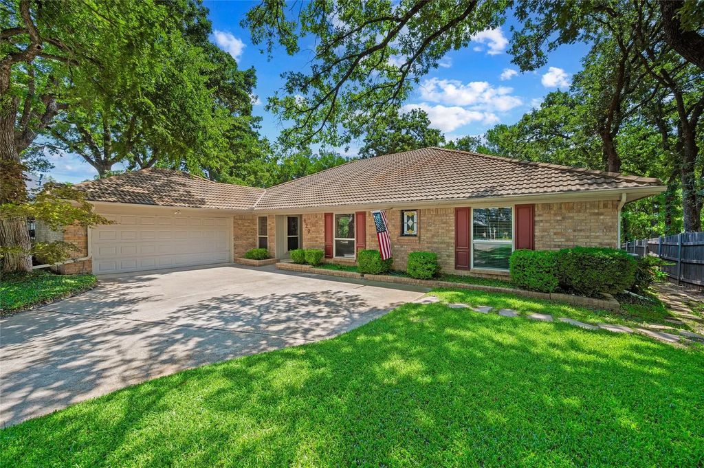 429 Rolling Hills Trail, Arlington