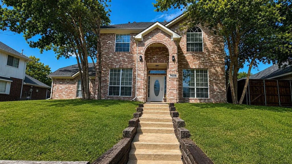 7606 Glenstone Street, Rowlett