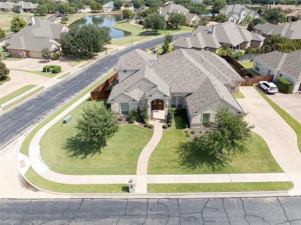 1100 Wessex Drive, Woodway