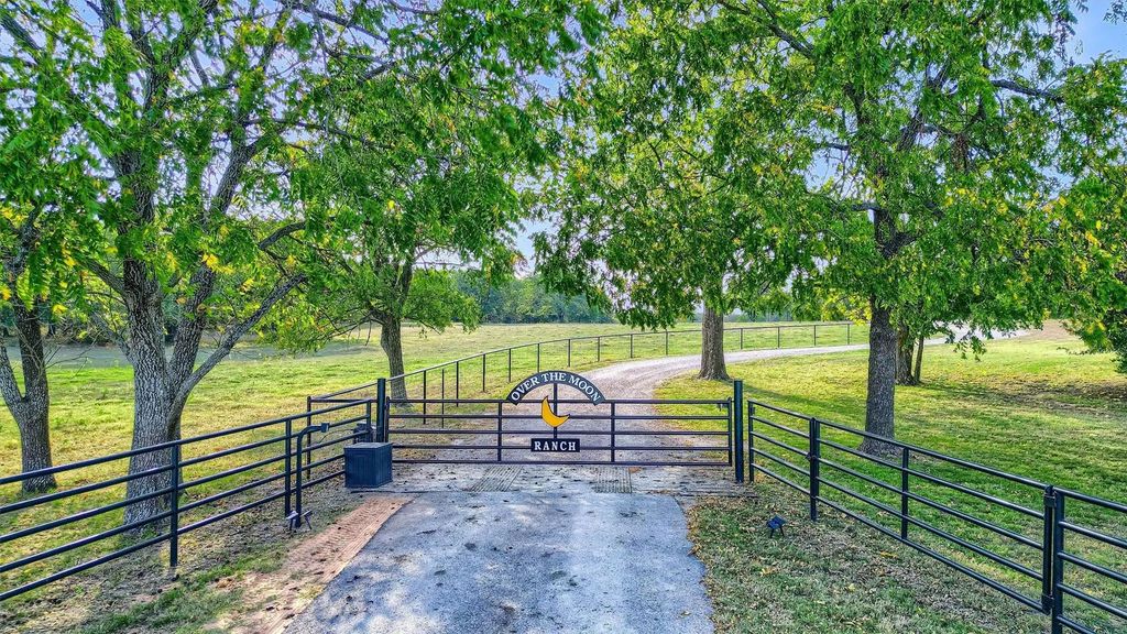 1271 Fm 3496, Gainesville