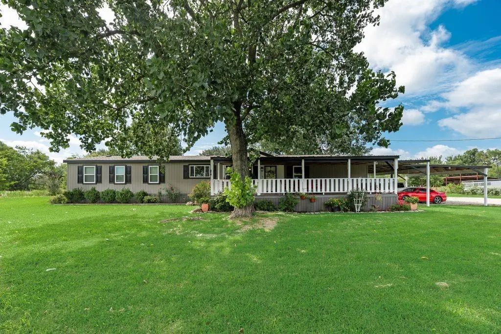 10661 County Road 360, Terrell