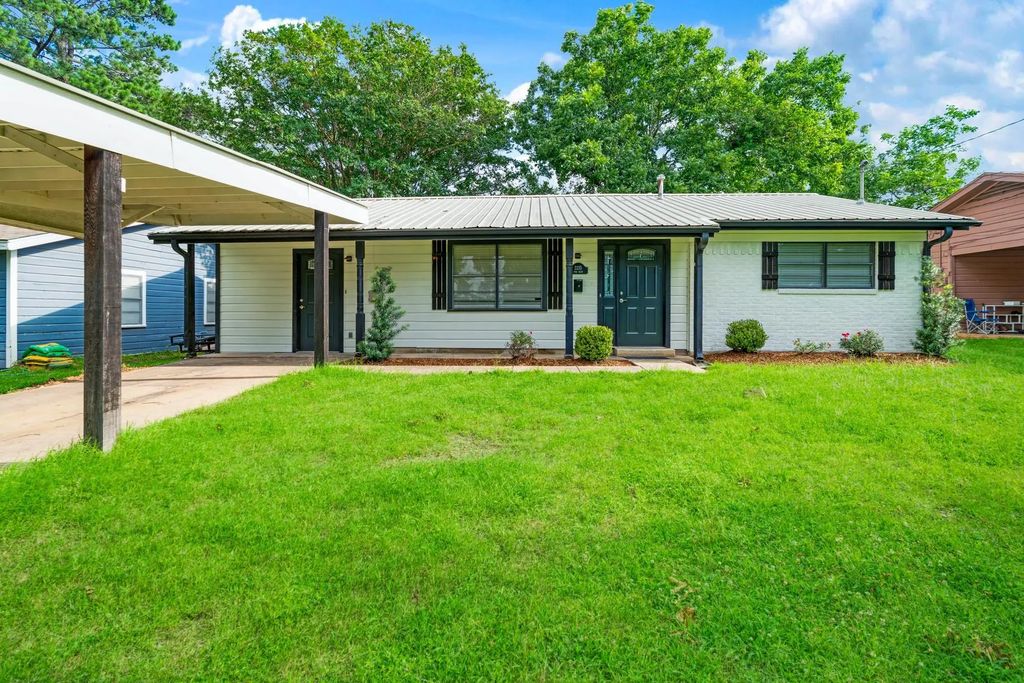 2235 Pine Bluff Street, Paris
