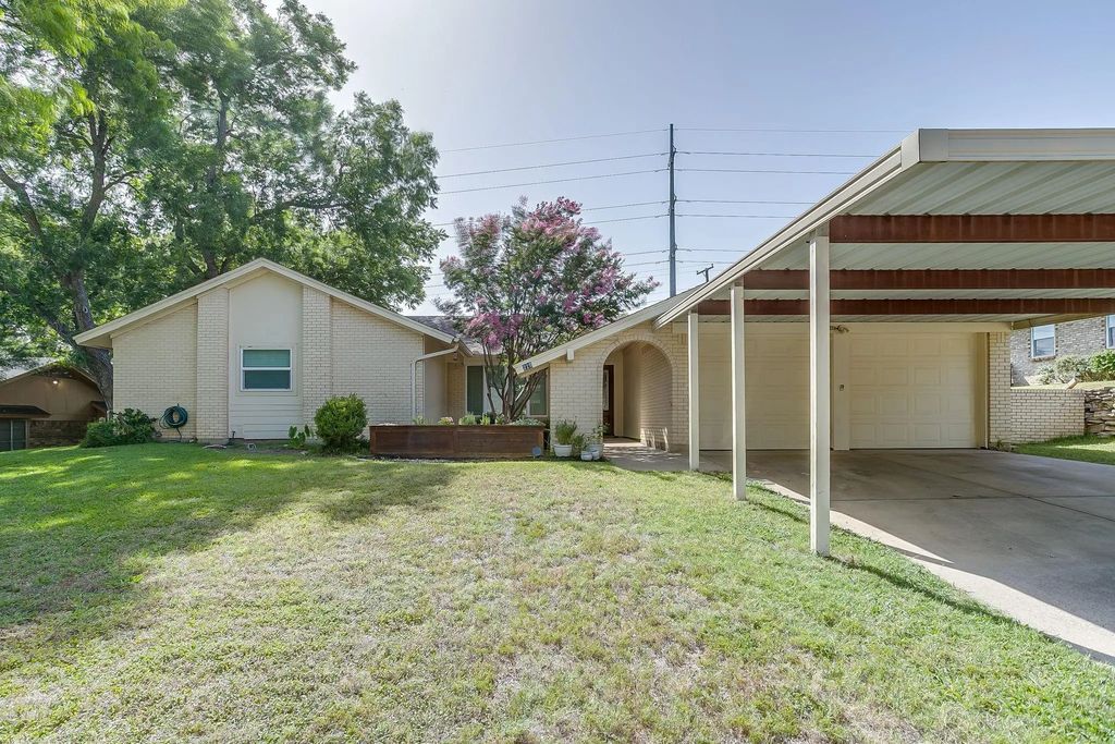 228 Aquilla Drive, Lakeside