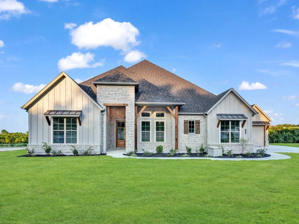 320 Tiara Trail, Fort Worth