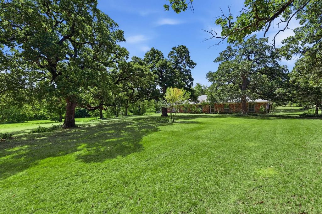 101 Colonial Parkway, Burleson