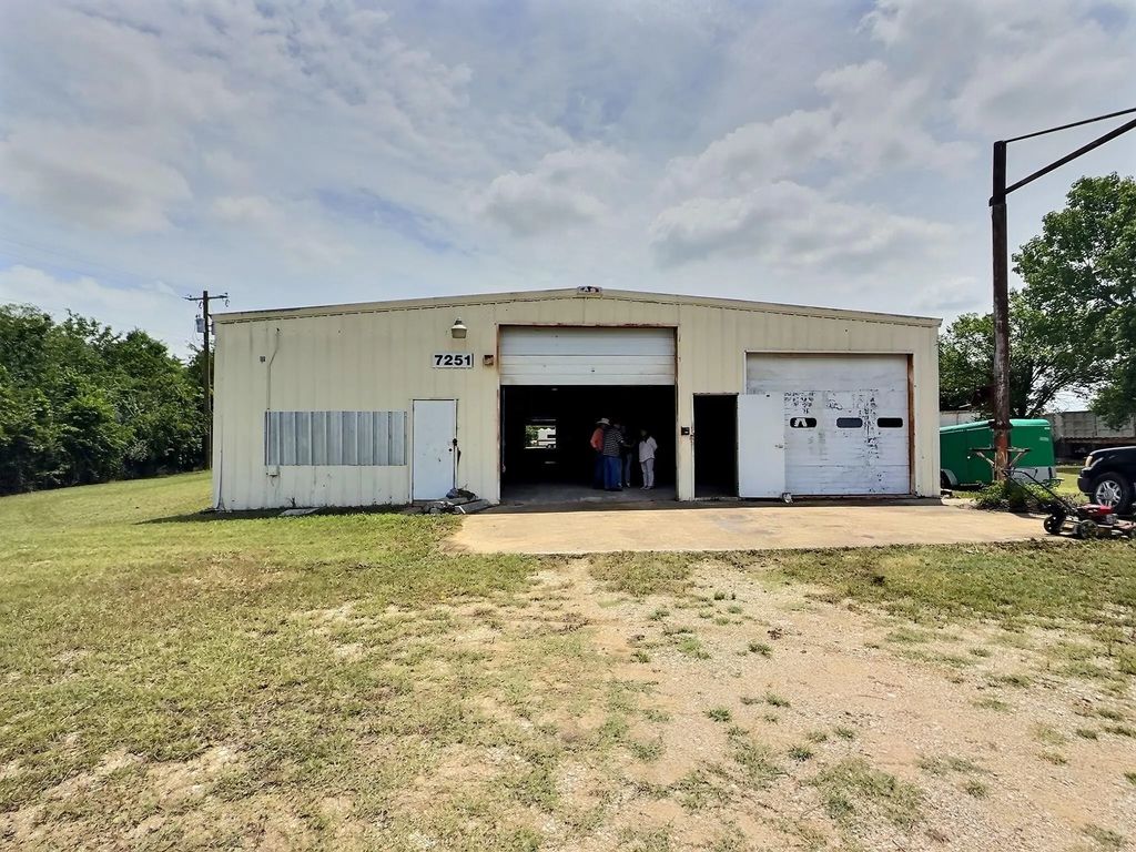 7251 Ball Road, Forest Hill