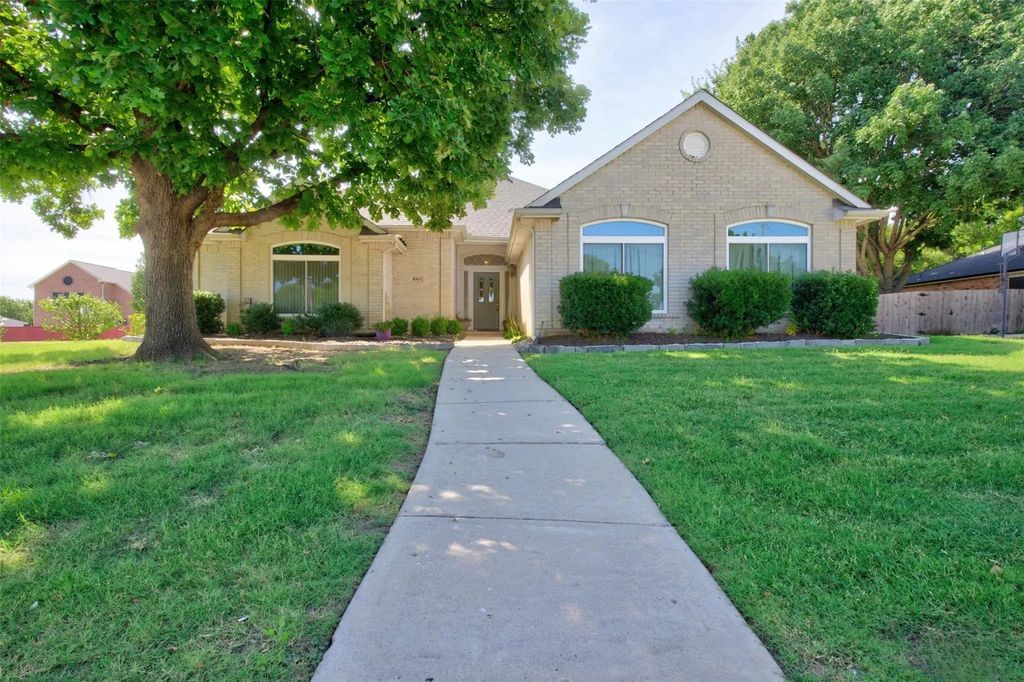1005 Wilderness Trail, Crowley