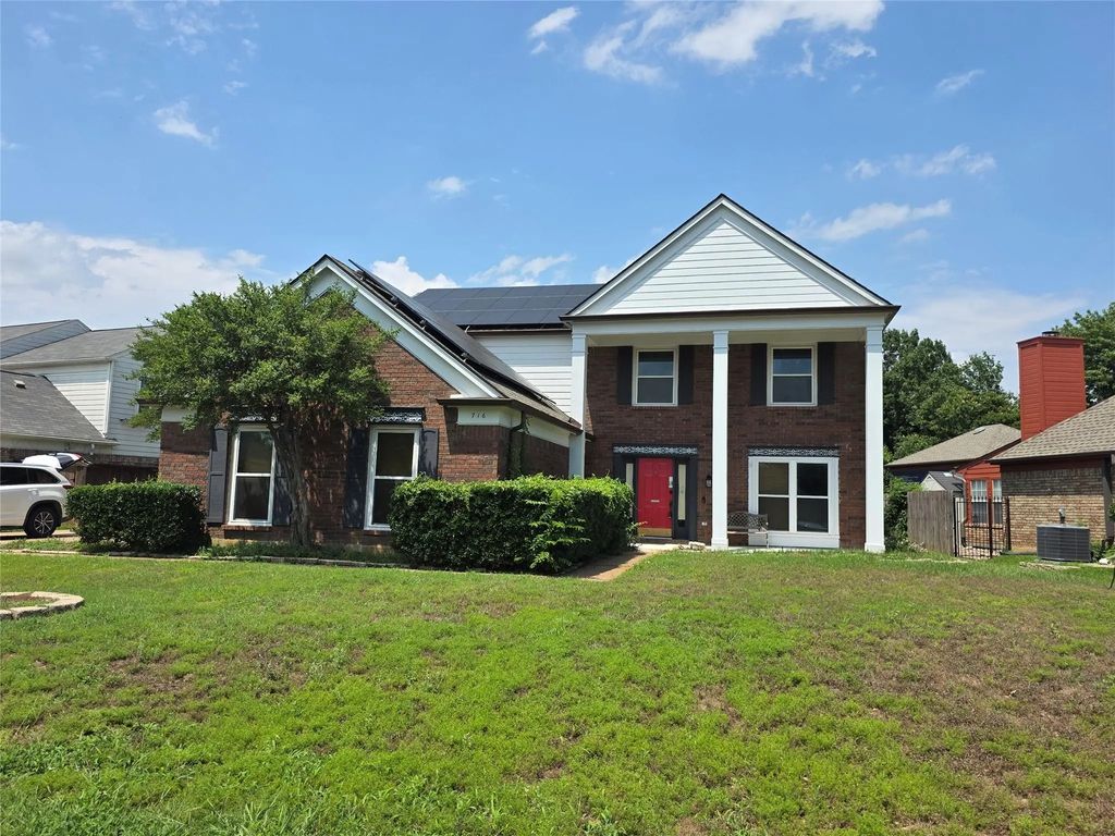 716 Bridget Way, Hurst