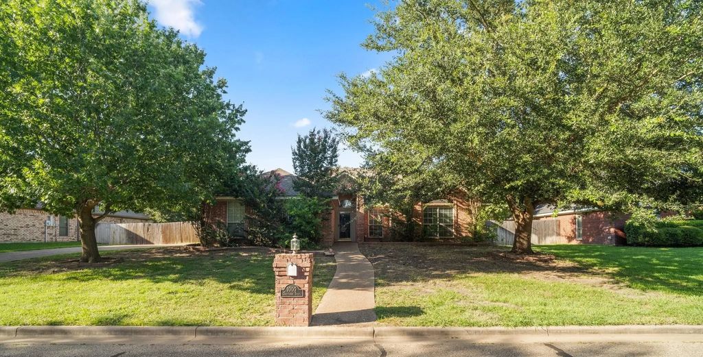 1005 Cheyenne Trail, Hewitt