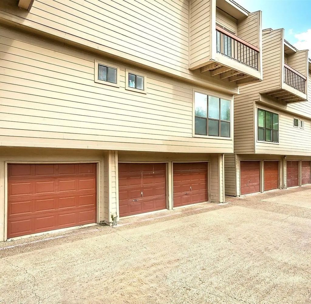 7660 Skillman Street 401, Dallas