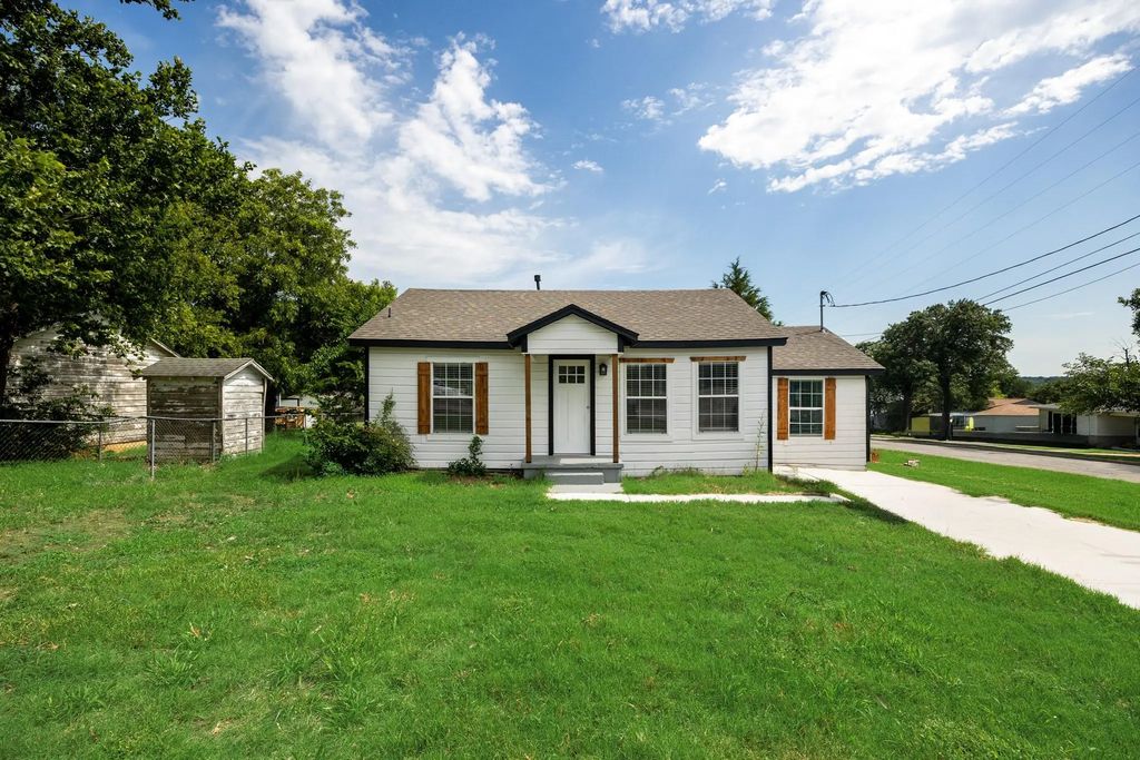 321 W 7th Street, Weatherford