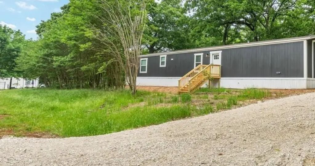 121 Neches Drive, Mabank