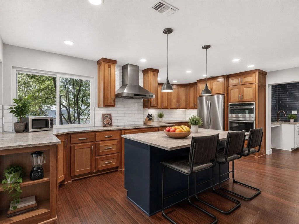 7733 Woodside Hill, Fort Worth