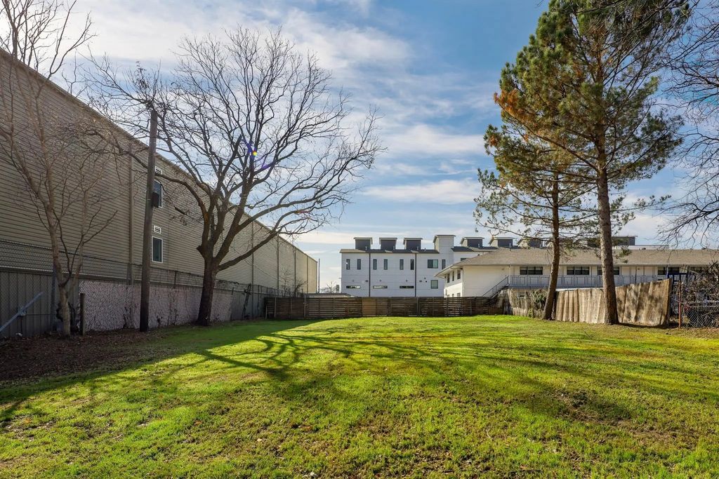 1725 N Prairie Avenue, Dallas